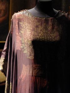 Auténtico vestido Delphos, creación de Mariano Fortuny y Madrazo