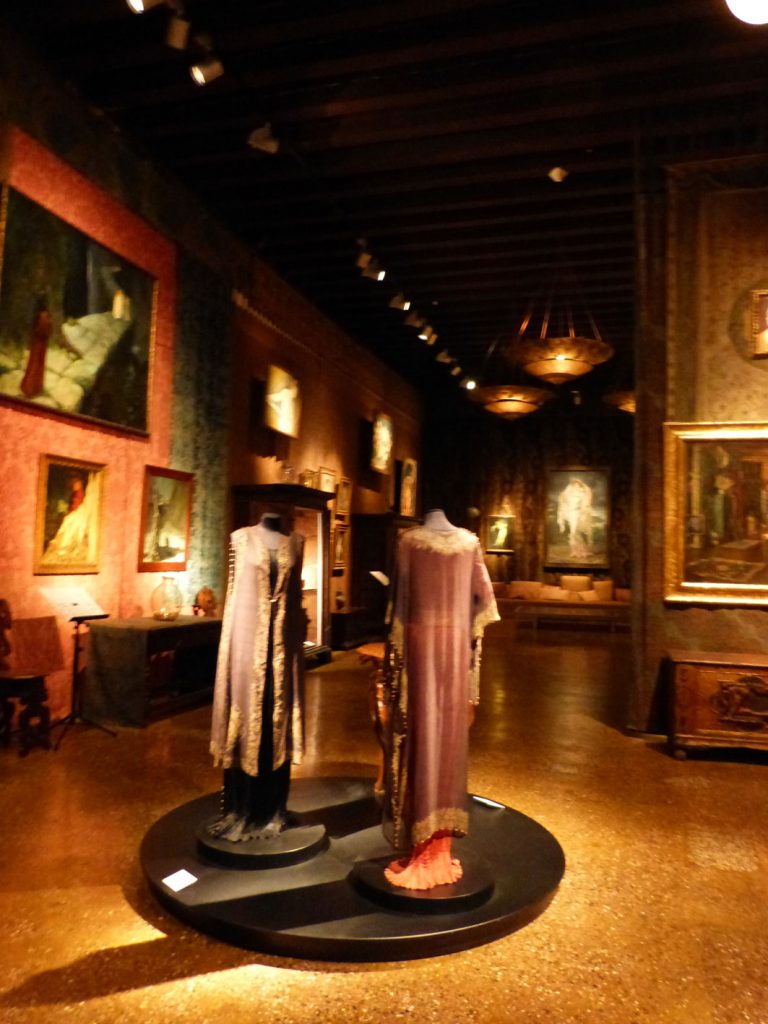 Auténtico vestido Delphos, creación de Mariano Fortuny y Madrazo